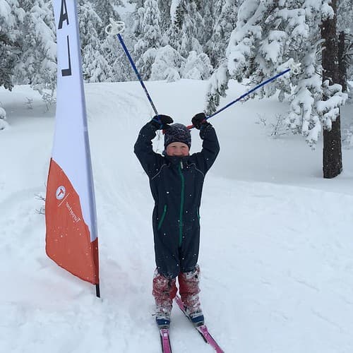 Denne 5-åringen har i dag gått nesten 14 km på ski! Her i mål på #Skrimløpet etter 13 km. Jeg var så heldig å gå i følge med ham hele turen. #skrim #visitskrim #utno #turistforeningen #liveterbestute #liveterbestpåski #liveterbestmedfemåringer #Latergram