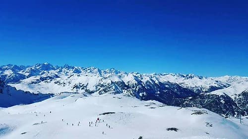 !Amazing view! Insieme a @puntaindrenskiclub #puntaindren #cieloperfetto #neve #ski #snowboard #montgenevre #mountains #montagna #freeride #funny #holidays #hotday #nofilter #picoftheday #instalike #instamood #instagood # http://ift.tt/1p3UxZO