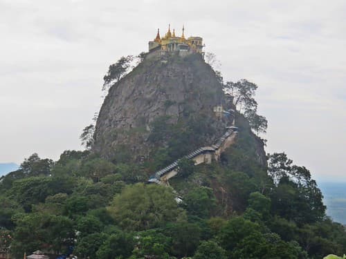 Taungkalat Monastery • Mount Popa  (ပုပ္ပါးတောင်ကလပ် • ပုပ္ပားတောင်)