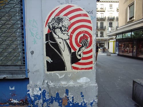 Looks like jules Verne