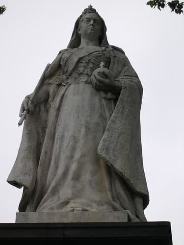 Queen Victoria statue, Queen's Gardens, Dunedin