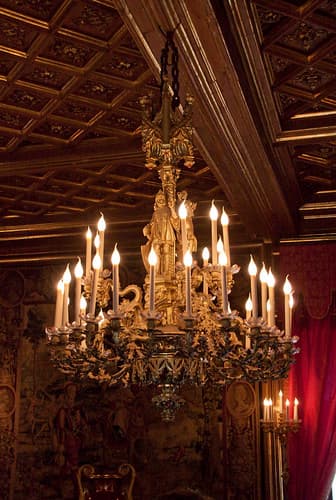 Chandelier Pau Castle