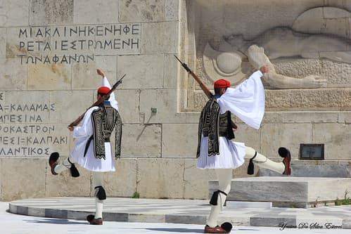 Tombe du soldat inconnu, relève de la garde au parlement, Athènes, Grèce