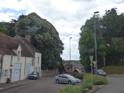 On the coach to Semur-en-Auxois - roundabout at Rue de Paris