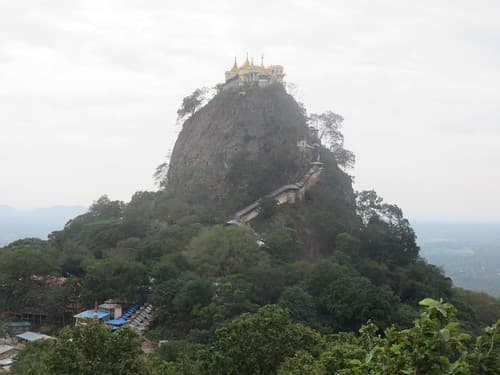 Taungkalat Monastery • Mount Popa  (ပုပ္ပါးတောင်ကလပ် • ပုပ္ပားတောင်)