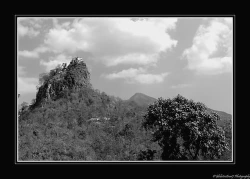 Mont Popa- Bagan- Myanmar ex Birmanie- Burma