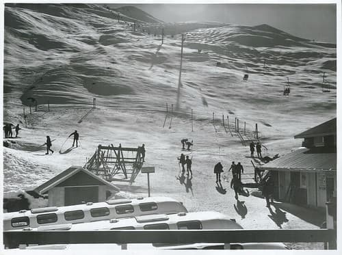 Ski-ing [Skiing] at Coronet Peak, Queenstown.