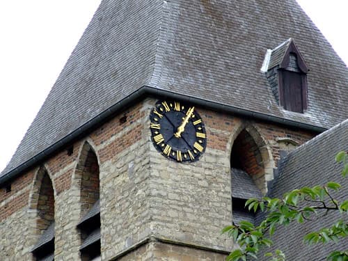 Clock high up, Drogenbos