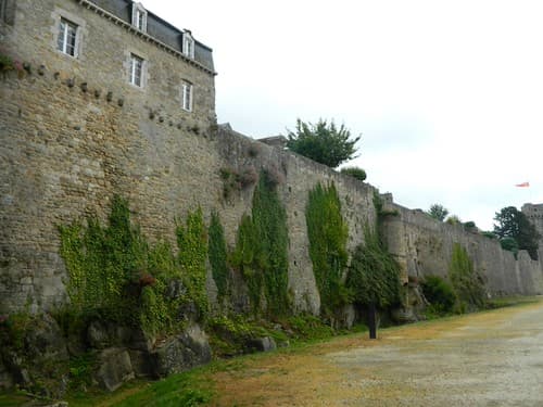 DinanCityWall