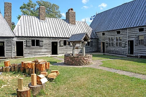 NS-02237 - Courtyard & Well