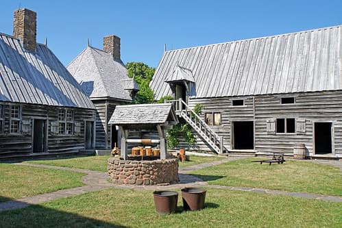 NS-02218 - Courtyard & Well