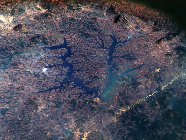 Douala et ses secrets : plongée dans le cœur battant du Cameroun