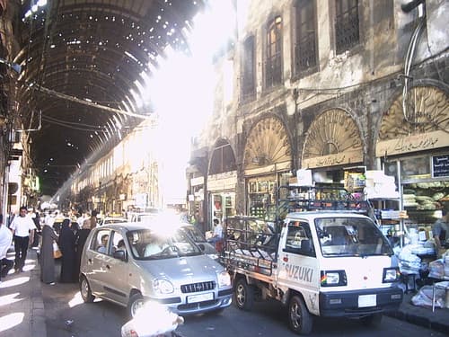 Vieux marché, en voiture.