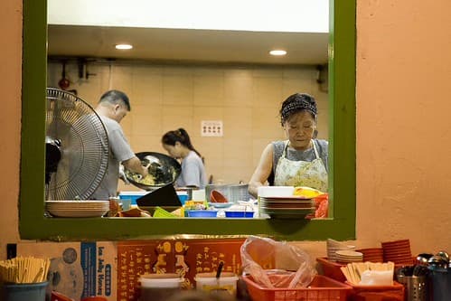 La cuisine est un élément essentiel de Singapour. Des restaurants les plus branchés à la cuisine de rue, il faut tout essayer. Mes papilles se sont régalées à Singapour et j’avoue que les cuisses de grenouilles épicées dans le quartier de Geyland restent
