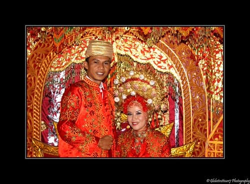 Jeunes Mariés- Newlyweds in traditional costumes- Harau Valley- Sumatra- Indonésie- Indonesia