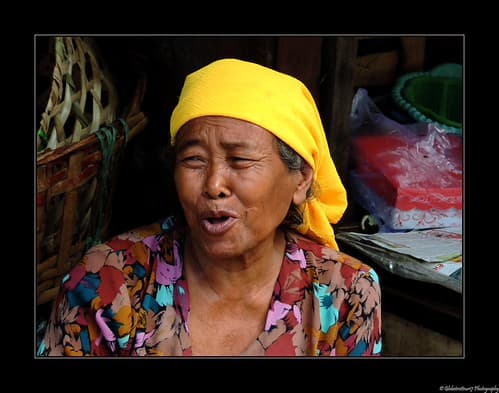 Portrait Vieille femme- Petit marché authentique-Typical small market Old Surabaya- Java- Indonésie- Indonesia