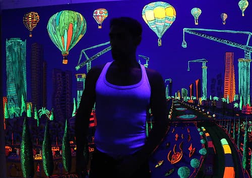 Phosphoreszierende Malerei Glühend in der  אמנים ישראלים תל אביב  Nacht im ultravioletten Licht
