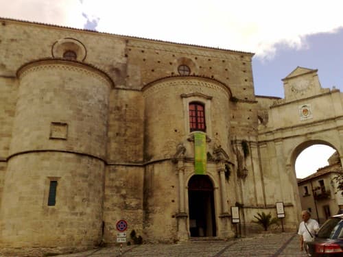 Gerace, La plus grande catédrale de Calabre