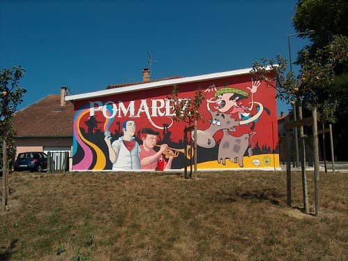 Pomarez 40 Landes France fresque pompiers
