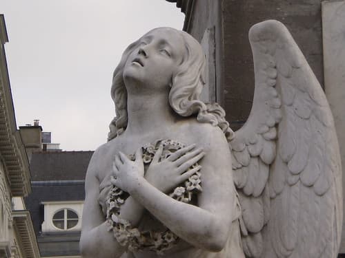 Angel sculpture, Martyrs' Square - Place des Martyrs - Martelaarsplaats 1