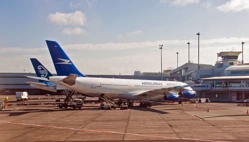 Aerolineas Argentinas A340, Auckland, Oct. 2009