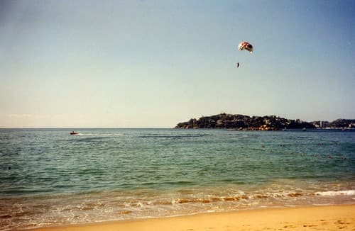 Mexique, Acapulco. Parachute ascensionnel