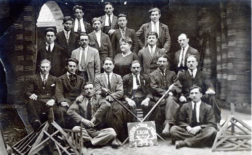 Renards Joyeux Libres et Indépendants sur le Tour de France, charpentiers, en 1923, à Lyon-Vaise