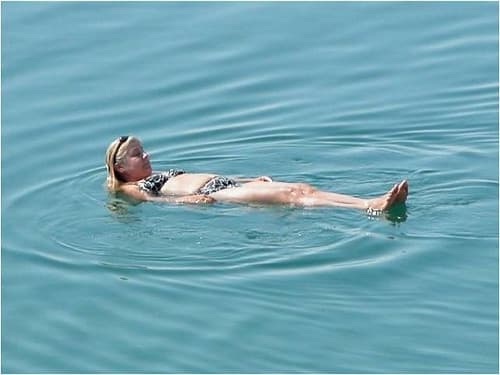 "Nage". Mer Morte, Jordanie.