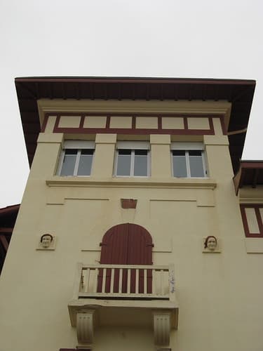 las caras de Saint-Jean-de-Luz