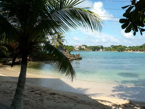 The beach, Mavis and Dixie's, Roatan, Honduras.JPG