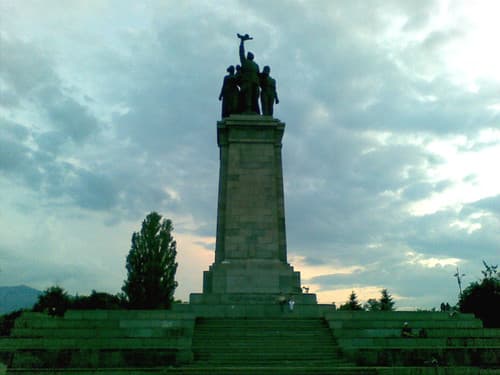 WW2 Monument
