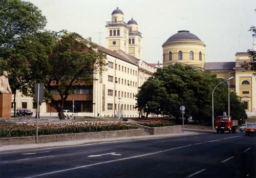 Eger. Lenin statue with IFA W50 truck, May 1988