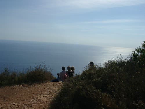 Guardando il mare dalla calanque, vicino a Cassis