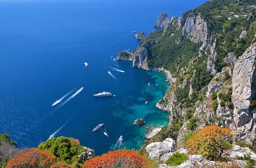 Southeast coast of Capri, Italia