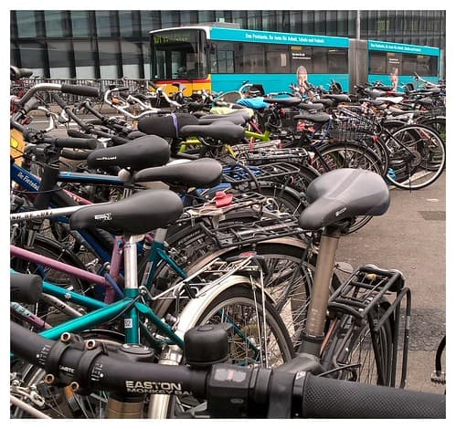 A Berne, on ne circule presque  qu'en tramway ou en vélo...