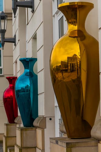 Cite Judiciaire reflected in vase sculptures - Luxembourg