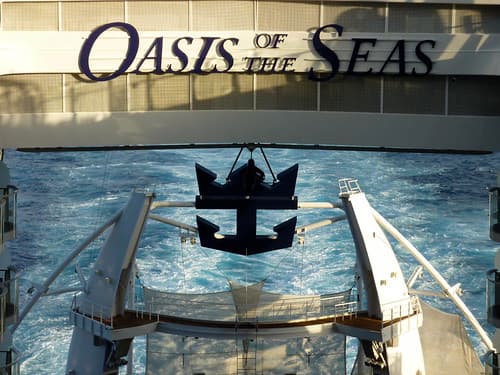 Oasis of the Seas ship-aquashow