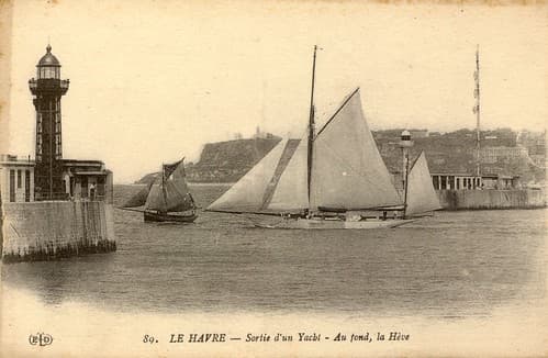 89. Le Havre - Sortie d'un Yacht - Au fond, la Hève (c.1910)