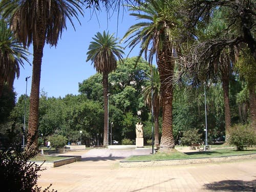 Plaza Chile - Mendoza - Argentina