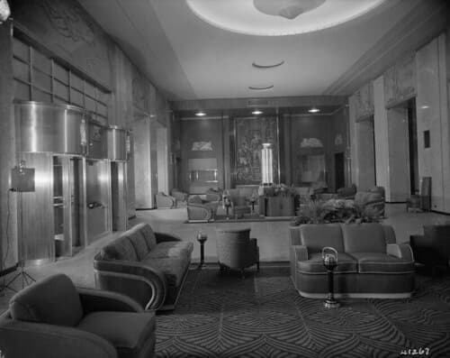 The new Vancouver Hotel - east portion of main lobby showing the Comfort mural... / Dans le nouvel hôtel Vancouver, partie est du grand hall décorée d’une murale de l’artiste Comfort...