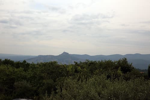 A l'horizon ; le Sampzon