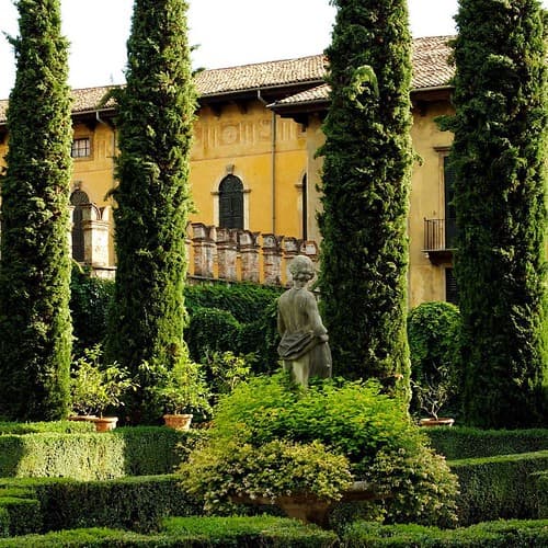 Lovely Garden Giusti in Verona (Italy - 07/2015) #Giusti #garden #jardin #statue #Verona #Verone #Veneto #Venetie We are #DigitalNomad Family (we love #travel #voyage #travelingwithkids), and this is a part of our #roadtrip #familytrip in #Italy #Italie #