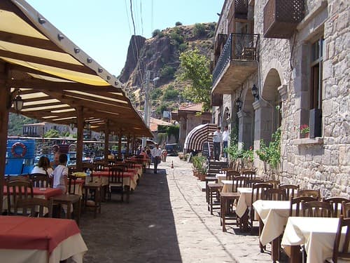 Assos