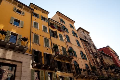 Verone: les immeubles de la place Erbe