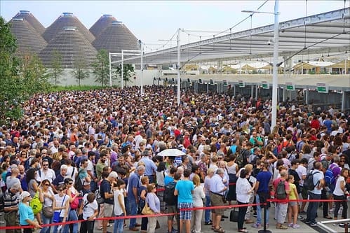 L'entrée dans l'Exposition le matin (Expo Milan 2015)