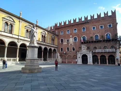 PIAZZA DEI SIGNORI