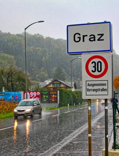 Graz avec totem ville à 30 1