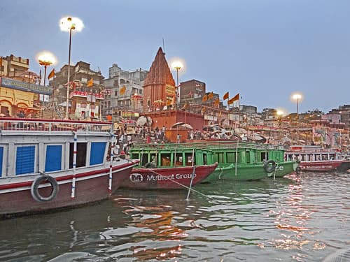 Le Prayag Ghat à l'aube (Varanasi, Inde)