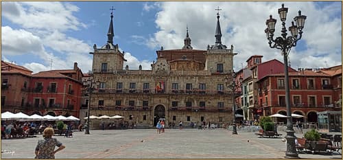 🇪🇸 🇪🇺 Plaza Mayor de León (Castilla y León, España, 25-7-2021) ⭐⭐⭐⭐