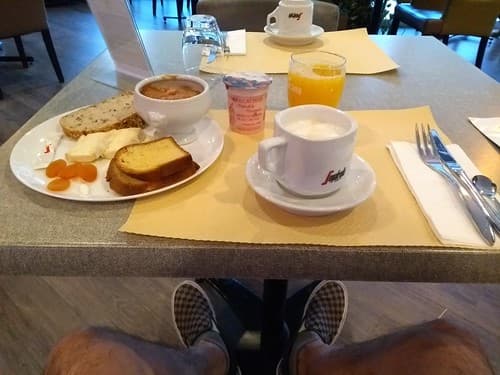 PETIT DÉJEUNER